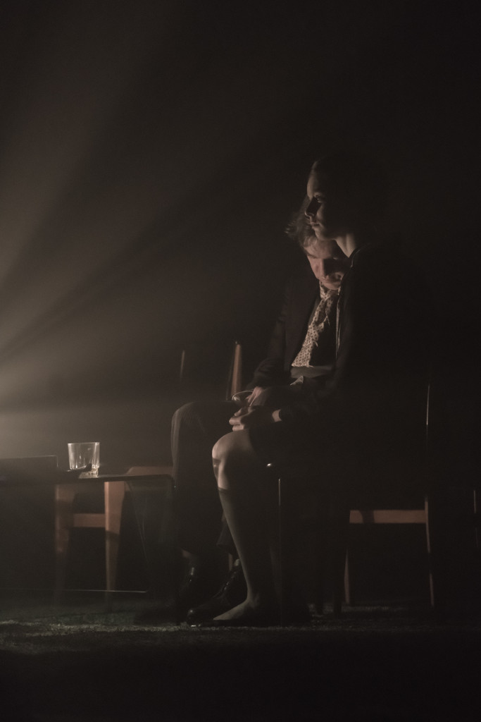 Jean Debefve et Murielle Texier dans "L'Intruse" de Maurice Maeterlinck, mise en scène Emmanuel Texeraud. Photo © Serge Gutwirth.