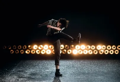 Jonas Marmy et Marc Lamigeon dans Candide, Si c’est ça le meilleur des mondes d’après Voltaire, mise en scène Maëlle Poesy, Cie Crossroad (Drôle de bizarre), 2014. Photo Vincent Arbelet.