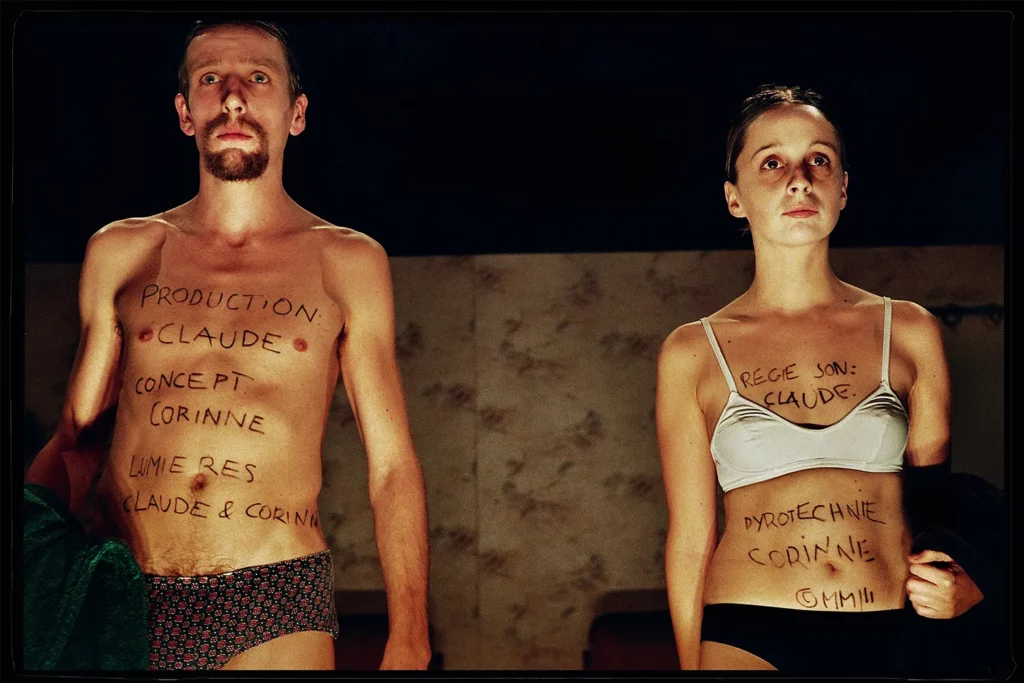 Jean-Benoit Ugeux et Anne-Cécile Vandalem dans Zaï Zaï Zaï Zaï
d’Anne-Cécile Vandalem, Das Fräulein (Kompanie), Victoria Teater (Be), 2003. Photo Phile Deprez.