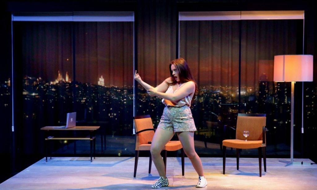 Eline Schumacher dans "Apocalypse bébé", mise en scène Selma Alaoui. Photo: Lou Hérion.