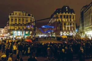 Human Brush, performance de Vincent Glowinski, Place de la Bourse, Festival XS 2016. Photo Laure Borel.