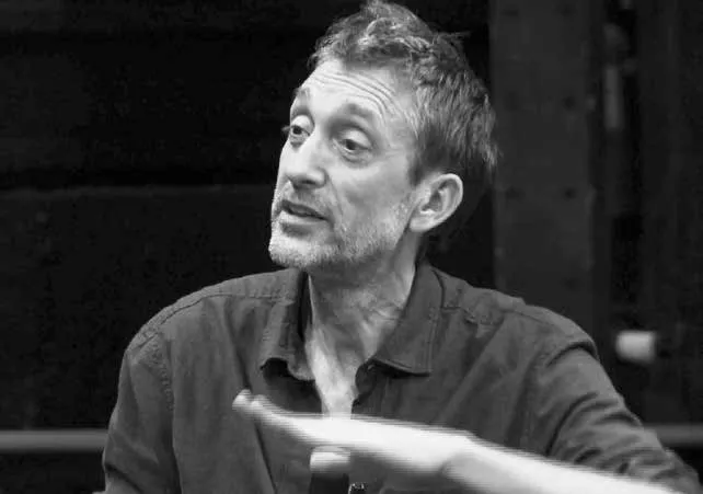 Joël Pommerat en répétitions. ©Blandine Armand.