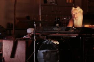 Jean-Jaques Lemêtre pendant les répétitions d’ "Une chambre en Inde", Théâtre du Soleil, Cartoucherie 2016. Photo Michèle Laurent.