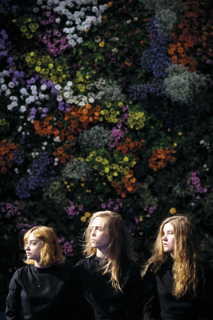 Que ferai-je, moi, de cette épée ? approche de la loi et du problème de la beauté, texte et mise en scène Angélica Liddell, Cloître des Carmes, Festival d’Avignon, 2016. Photo Christophe Raynaud de Lage.