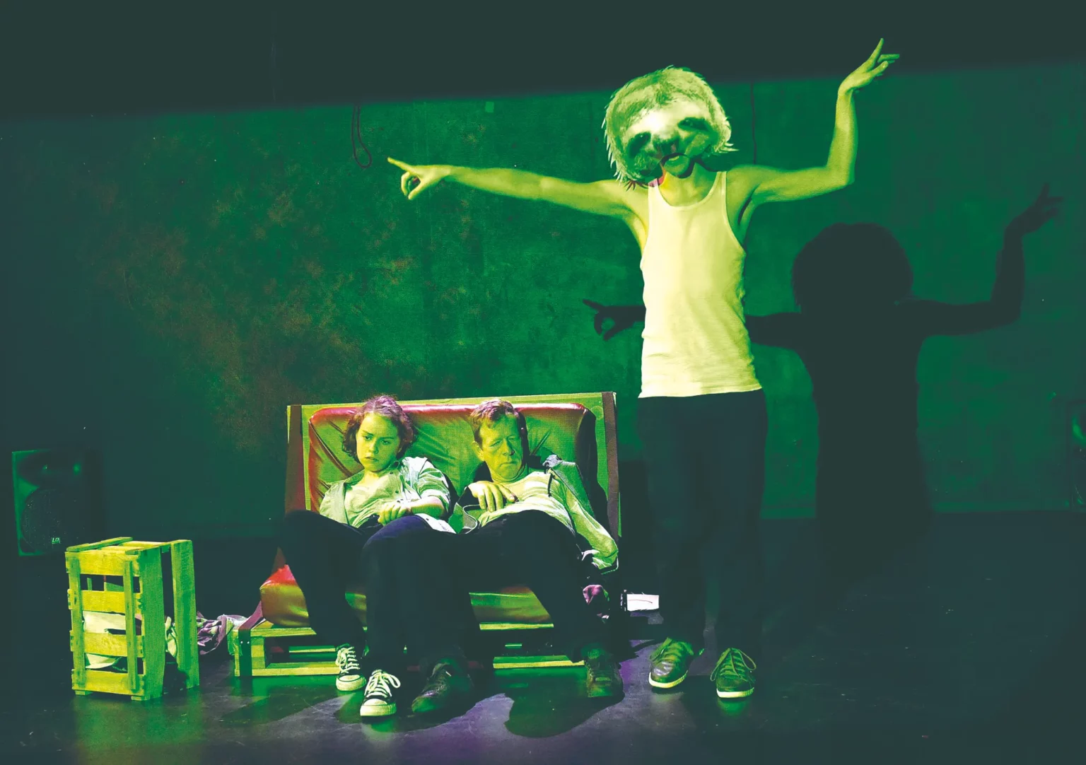 Hanna Gandor, Vincenzo Tatti, Jo Schmitt, Der Reservist, de Thomas Depryck (traduction Frank Weigand), mise en scène Inka Neubert, Mannheim, 2016.