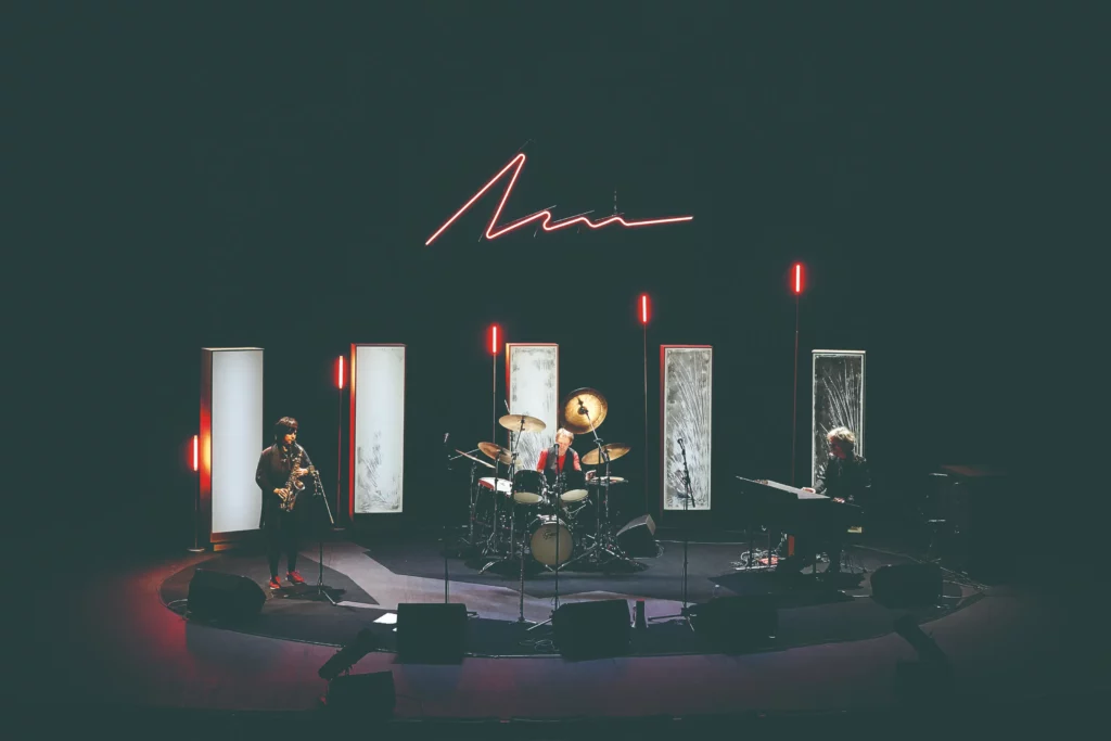 Géraldine Laurent, Simon Goubert et Emmanuel Bex, La chose commune, texte et mise en scène David Lescot, 2017. Photo Christophe Raynaud de Lage.