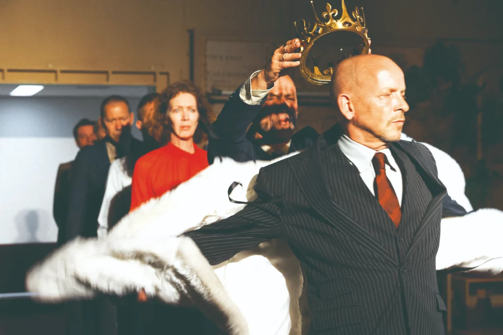 Kings of War, d’après William Shakespeare, mise en scène Ivo van Hove, Toneelgroep Amsterdam, 2015. Photo Jan Versweyveld.