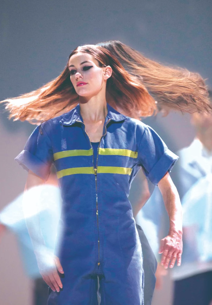 Kristina Bentz, TURNING_ motion sickness version, création d’Alessandro Sciarroni, Ballet de l’Opéra de Lyon, 2016. Photo Michel Cavalca.