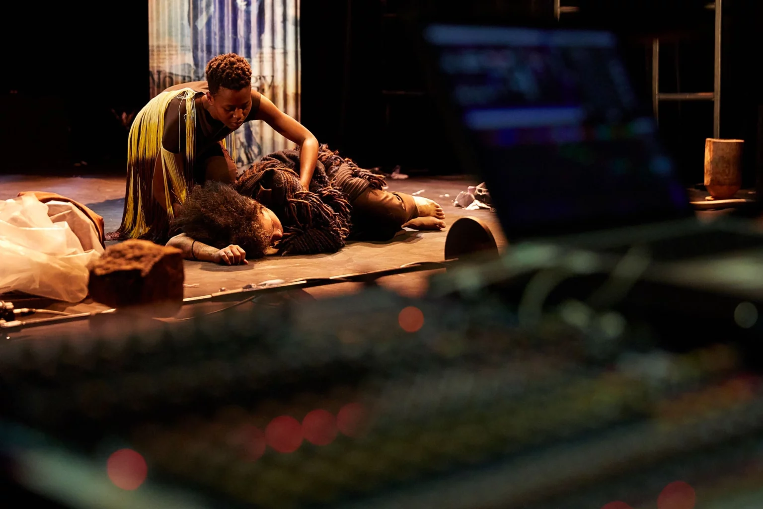 Dorothée Munyaneza dans Unwanted, Festival d’Avignon 2017. Photos Christophe Raynaud de Lage.