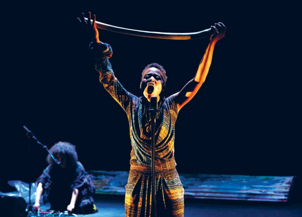 Dorothée Munyaneza dans Unwanted, Festival d’Avignon 2017. Photos Christophe Raynaud de Lage.