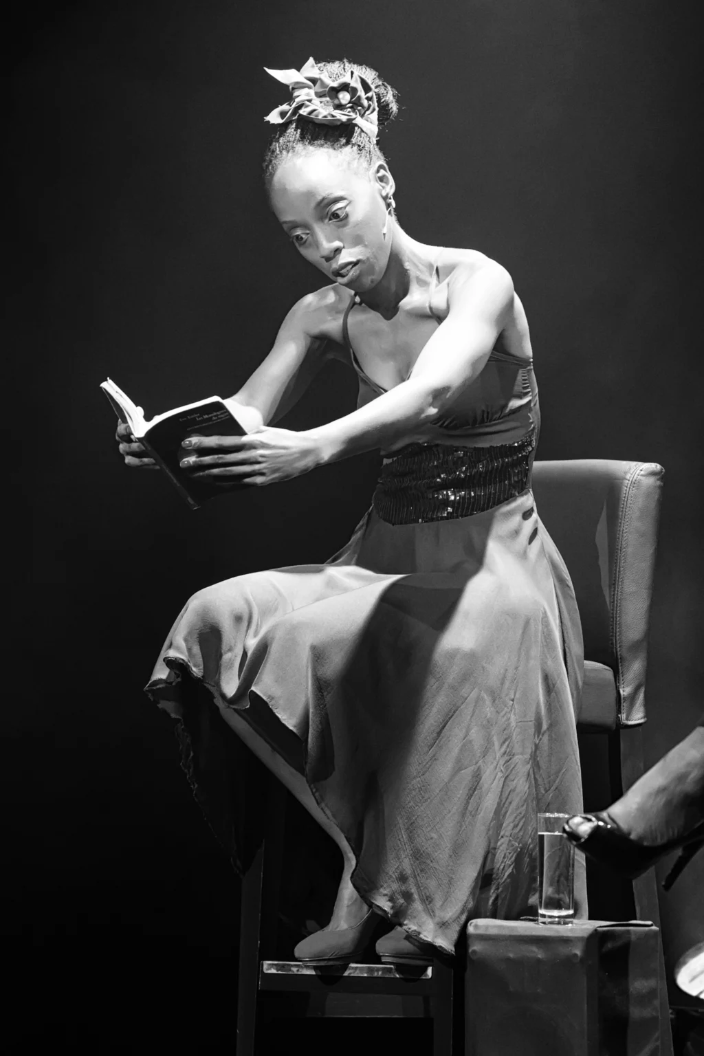 Bwanga Pilipili dans les Monologues du Vagin d’Eve Ensler, mise en scène Nathalie Uffner, Théâtre de la Toison d’Or (Bruxelles), mai 2012. Photos Julien Pohl.