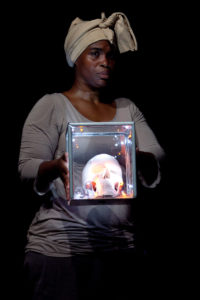 ON T’APPELLE VENUS, Choregraphie et interpretation Chantal Loial. Photo : Patrick Berger.