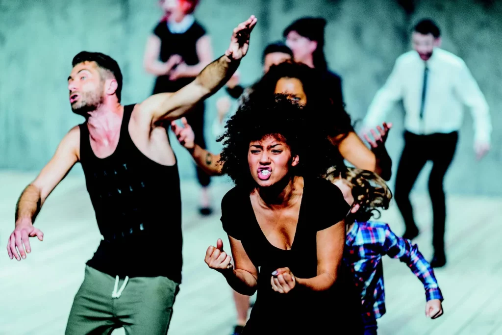 Hymn do miłolci (L’Hymne à l’amour) de Marta Górnicka, création le 21 janvier 2017, Teatr Nowy de Poznan. Photo Marcin Oliva Soto / Les Archives du Festival Dialog-Wrocław.