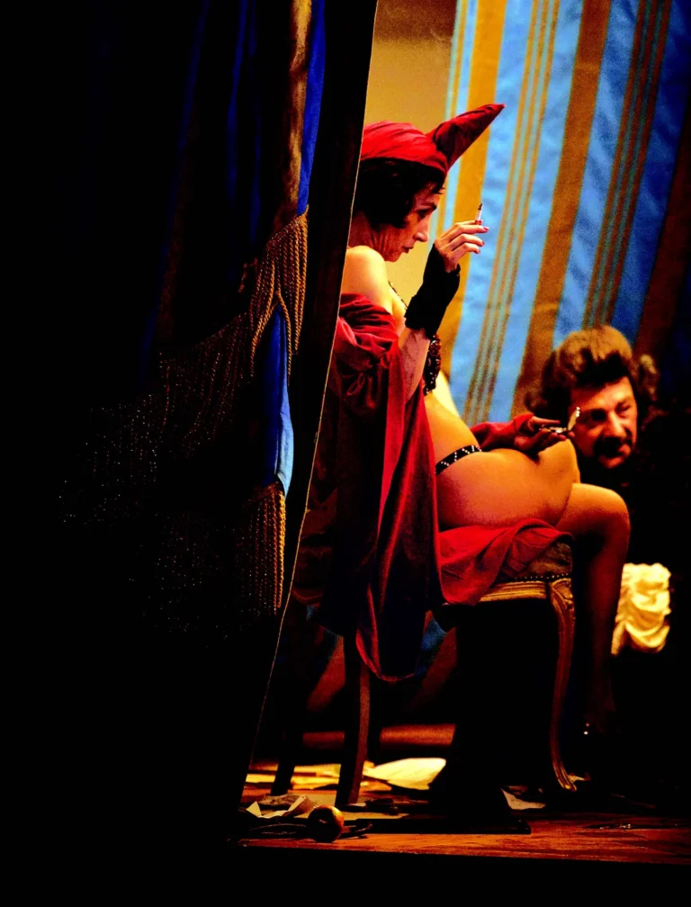 Jeanne Balibar et Jean-Damien Barbin dans Die Kabale der Scheinheiligen, mise en scène Frank Castorf, Festival d’Avignon, 2017. Photo Christophe Raynaud de Lage.