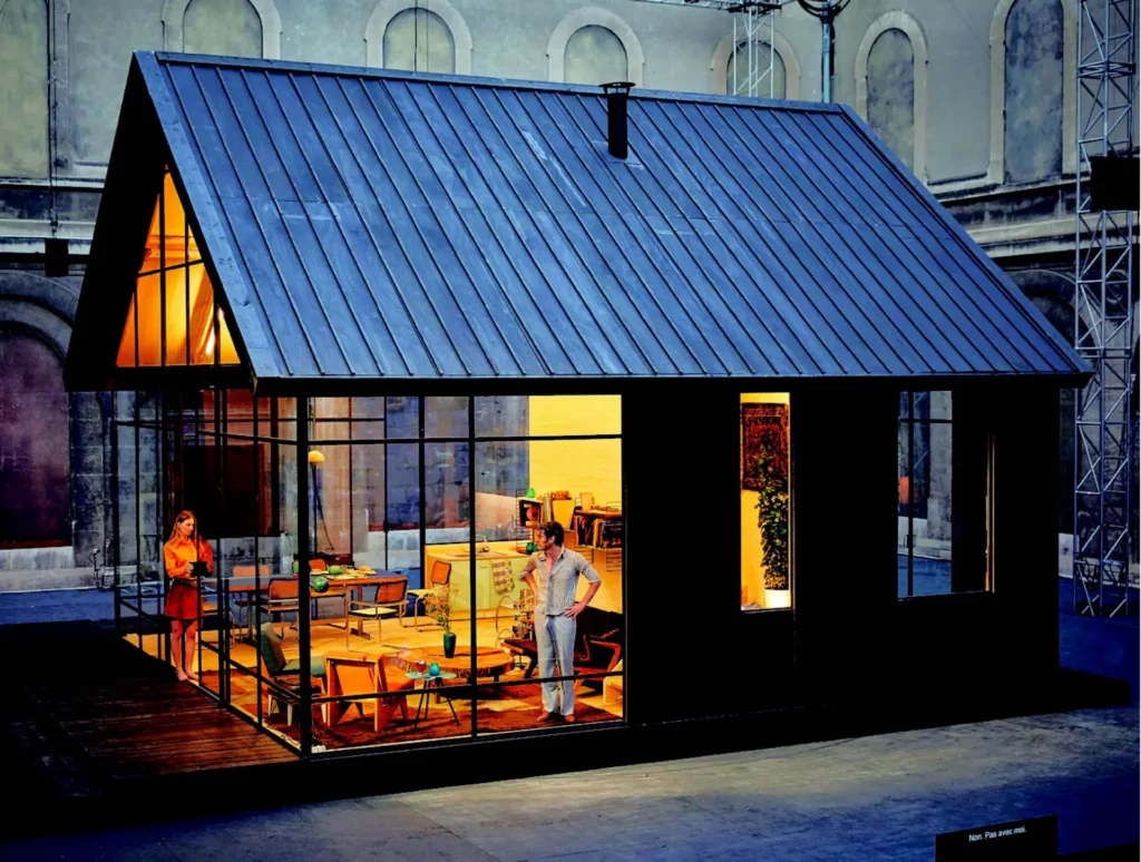 Ibsen huis, texte et mise en scène Simon Stone, dramaturgie et traduction Peter van Kraaij, avec Claire Bender, Janni Goslinga, Aus Greidanus jr., Maarten Heijmans, Eva Heijnen, Hans Kesting, Bart Klever, Maria Kraakman, Celia Nufaar, David Roos, Bart Slegers. Produciton Toneelgroep Amsterdam, Festival d’Avignon 2017, Photos Christophe Raynaud de Lage.