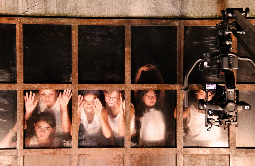 La Mémoire des arbres, mise en scène Fabrice Murgia, création vidéo Giacinto Caponio, création au Théâtre National Wallonie Bruxelles, 2019. Photo Olya Tsoraeva.