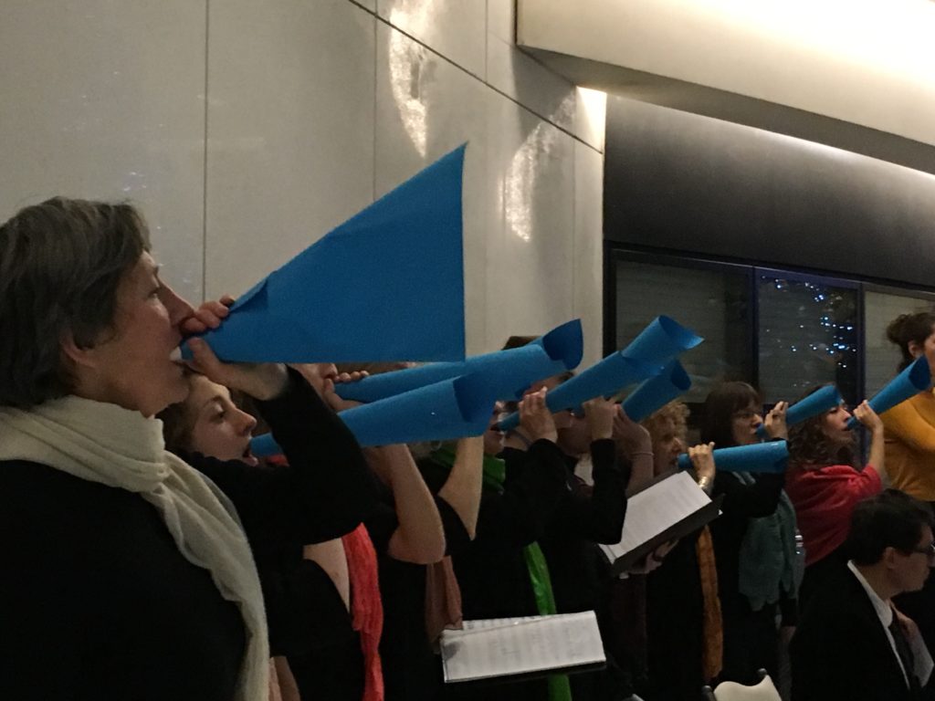 La Grande Clameur, dans le hall de l’Opéra Bastille, 2015. Photo Malte Martin