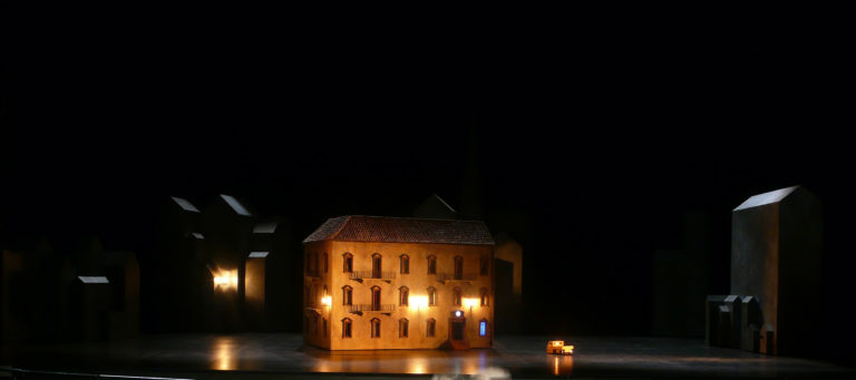 Scénographie du Barbier de Séville de Rossini (Thibault Sinay), mise en scène Damien Robert, Théâtre des Champs-Élysées, 2017. Photo Thibault Sinay.