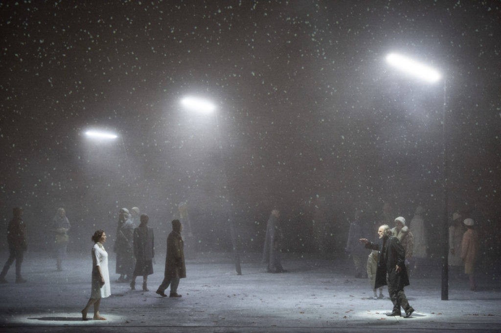 Violetter Schnee, mise en scène Claus Guth, Staatsoper Unter den Linden, Berlin, 2019. Photo Monika Rittershaus.