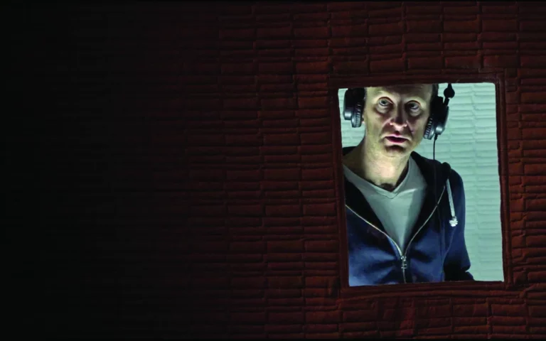 Laurent Seron-Keller dans Vu d’ici, mise en scène Alexis Armengol, Château de Saint Chamand (Avignon), 2021. Photo Romain Tiriakan.