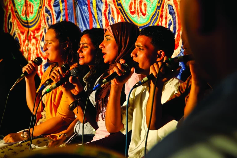 Dalia El Guindi, Raham el Wedidi, Heba Ramadan et Rabie Zein dans Cabaret de la compagnie El-Warsha, Beni Suef (Égypte), 2015. Photo Roger Anis.