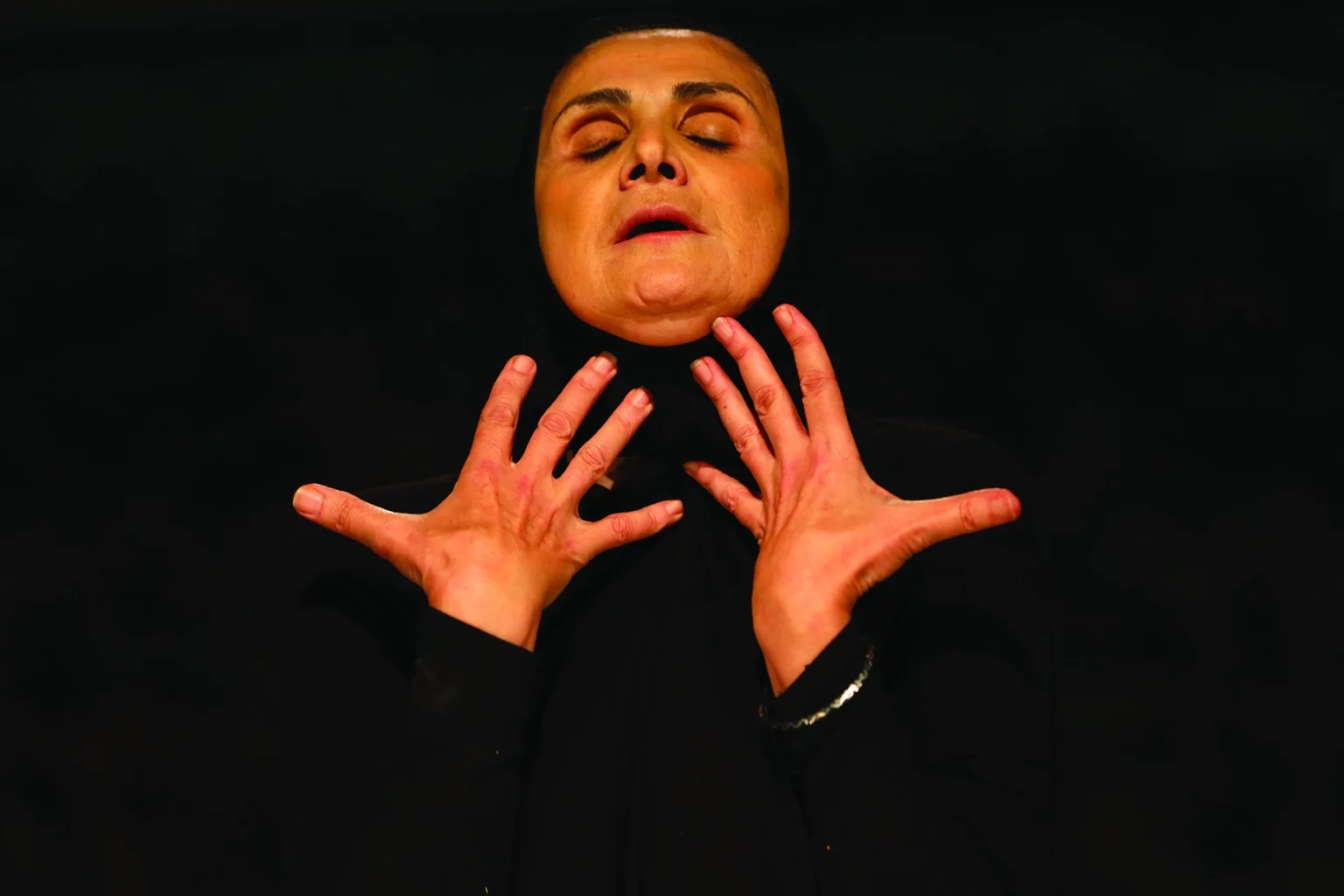 Hanane Hajj Ali dans Jogging, mise en scène de Hanane Hajj Ali, Beyrouth, 2019. Photo Marwan Tahtah.