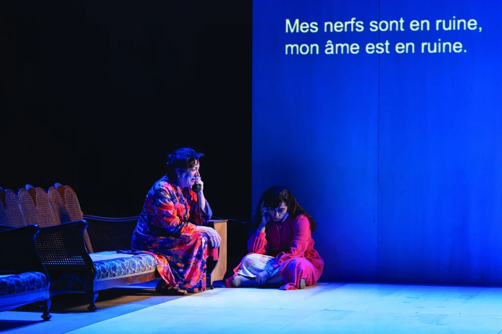 Aïda Sabra et Odette Makhlouf dans Mère, mise en scène par Wajdi Mouawad, Paris, La Colline, 2021. Photo Tuong-Vi Nguyen.