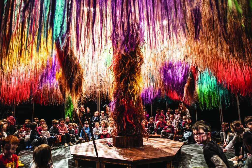 À POILS, écriture et mise en scène d’Alice Laloy, création 2020 à la Comédie de Colmar – CDN Alsace Grand Est. Photo Jean-Louis Fernandez.