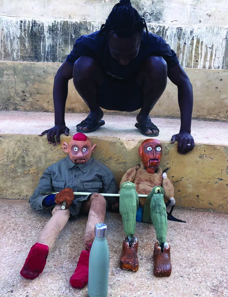 Djarama, workshop fabrication et manipulation de marionnettes par Alain Moreau/TOF Théâtre, pour l’association Djarama, Toubab Dialaw (Sénégal), 2022. Photo TOF Théâtre.