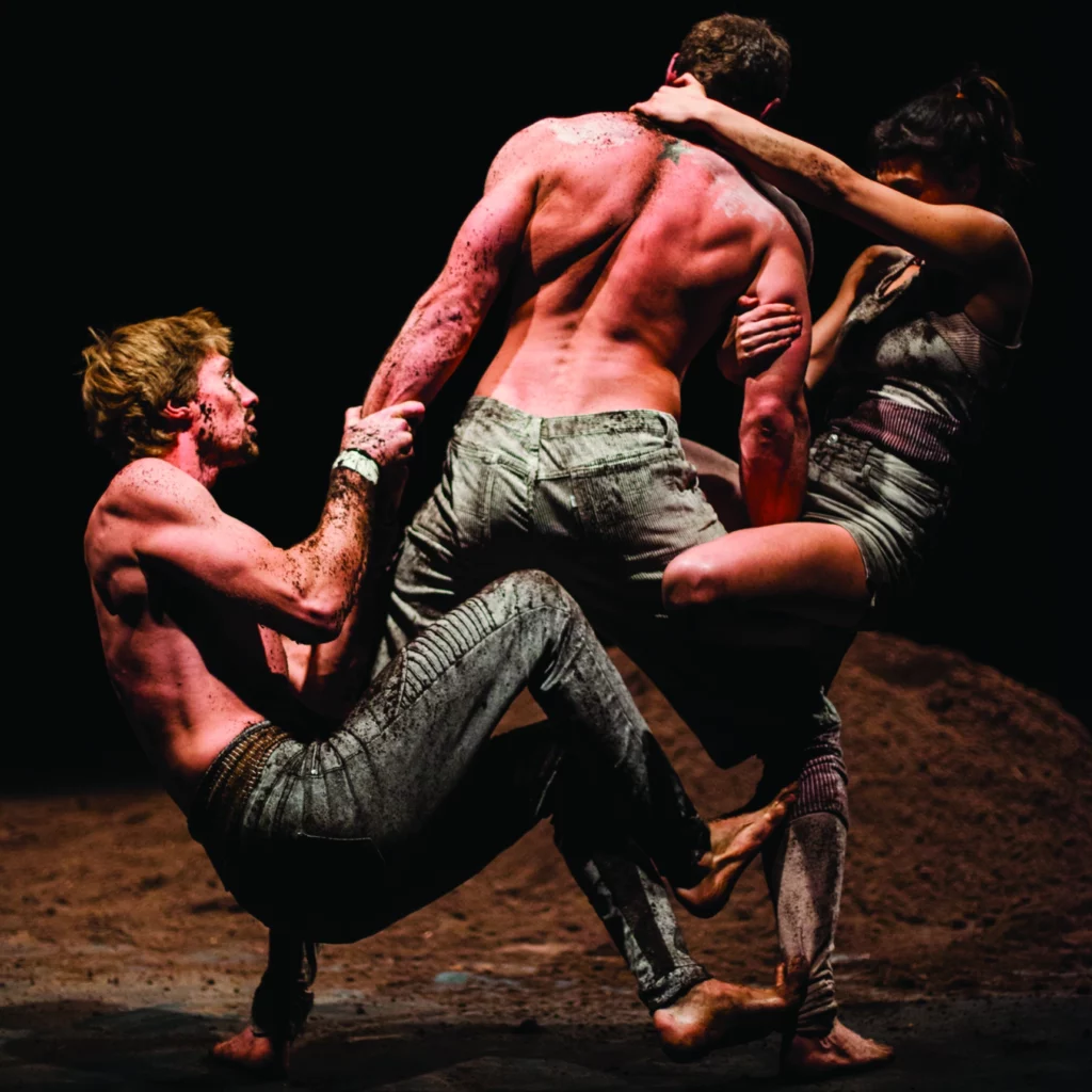 Julien Pierrot, Valentin Pythoud et Laura Trefiletti dans La Geste de La RuspaRocket, Festival UP! mars 2014. Photo Spictacle.
