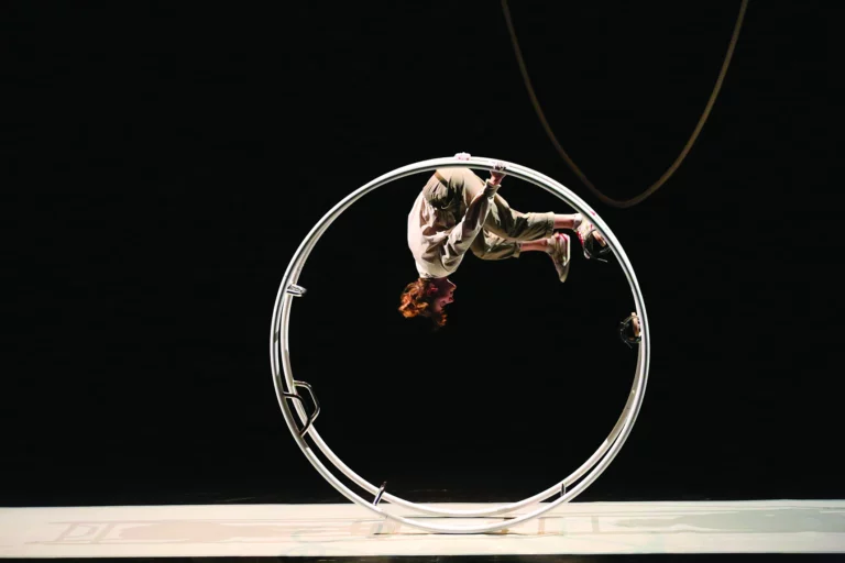 Madeleine Peylet dans Nouje, mise en scène de Jonathan Guichard, création 2022 à l’ENACR. Photo Samantha Le Gall.