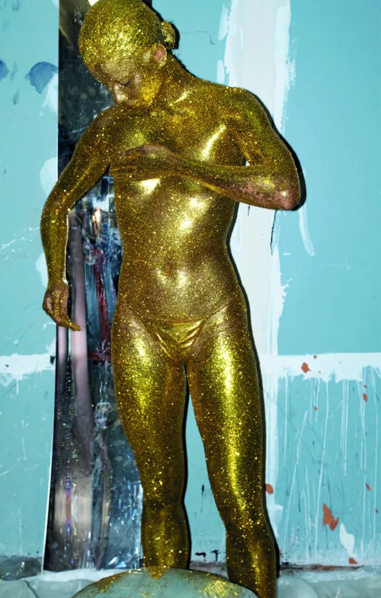 Awa Joannais dans Les Moches, cabaret de Axel Ibot et Carla Subovici, Le Consulat, 2023. Photo Mical Valusek.