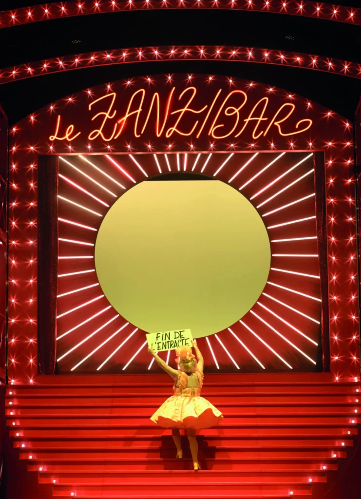 Sabine Devieilhe dans Les Mamelles de Tirésias, création d’Olivier Py, Théâtre des Champs-Elysées, 2023. Photo Vincent Pontet.