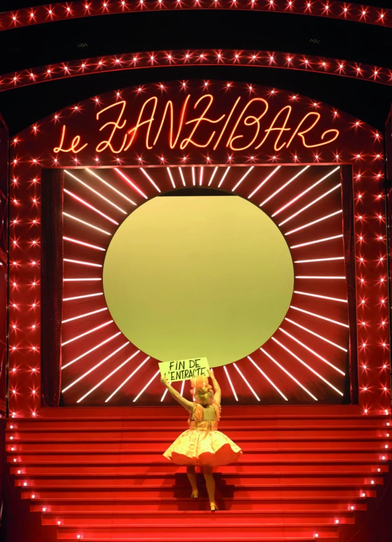 Sabine Devieilhe dans Les Mamelles de Tirésias, création d’Olivier Py, Théâtre des Champs-Elysées, 2023. Photo Vincent Pontet.