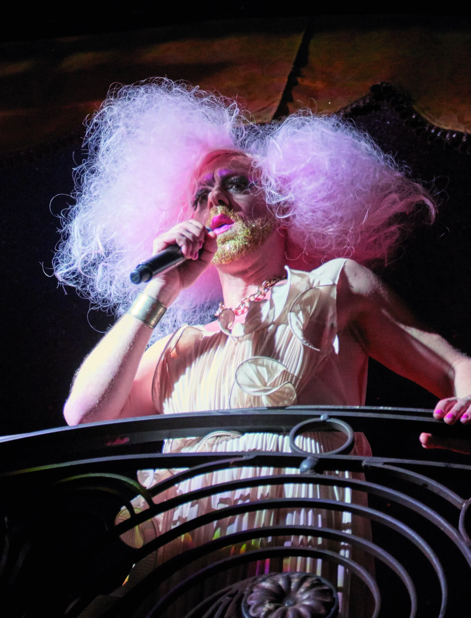 Julien Fanthou alias Patachtouille dans Madame Ose Bashung creation Sebastien Vion Cie-Le-Skai et lOsier-Cabaret Madame-Arthur 2019. Photo Charlene-Yves