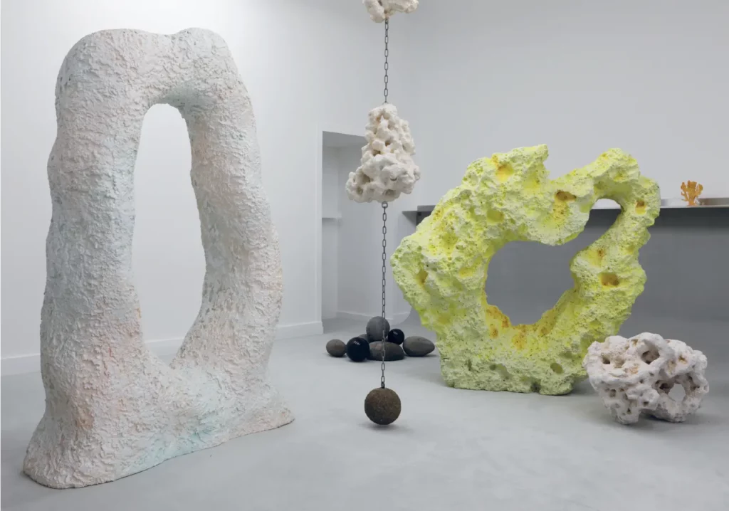 Every stone should cry, installation de Théo Mercier, Musée de la chasse et de la nature, Paris, 2019. Photo Erwan Fichou.