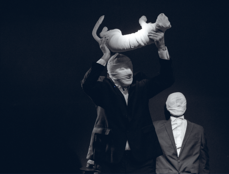 Mnémosyne, performance de Joseph Nadj. Photo Blandine Soulage.