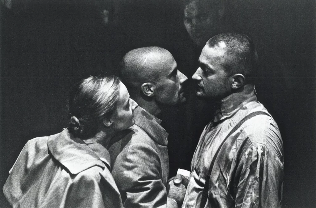 Jutta JohannaWeiss, Thomas Roux et Jean-Yves Ruf dans MARION DELORME, mise en scène Éric Vigner, CDDB - Théâtre de Lorient, 1998. Photo Alain Fonteray.