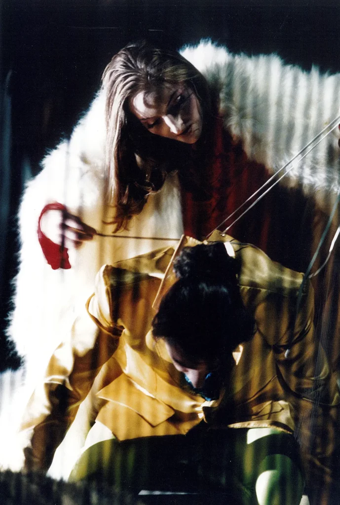 Jutta JohannaWeiss et Jean-Damien Barbin dans LA BÊTE DANS LA JUNGLE de Marguerite Duras, adapté d’une nouvelle de James Lord, mise en scène et décor Éric Vigner, Kennedy Center – Eisenhower Theater, Washington, février 2004. Photo Alain Fonteray.