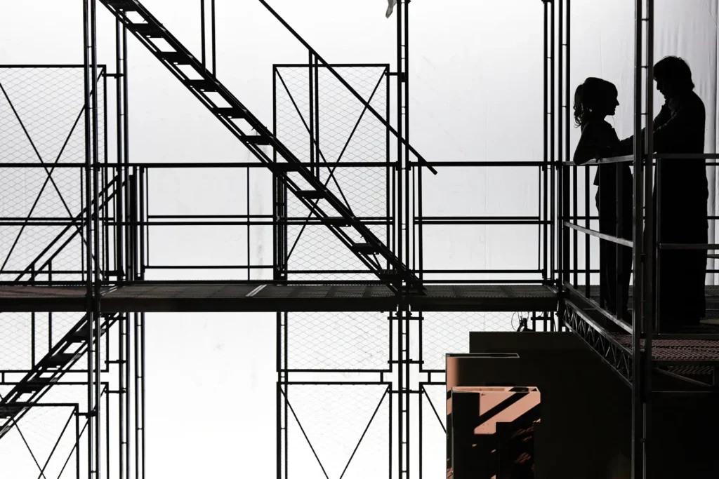 Anaïs Demoustier et Julien Honoré dans ANGELO, TYRAN DE PADOUE de Victor Hugo, mise en scène Christophe Honoré, création au Festival d’Avignon 2009,. Photo Christophe Raynaud de Lage / Festival d’Avignon.