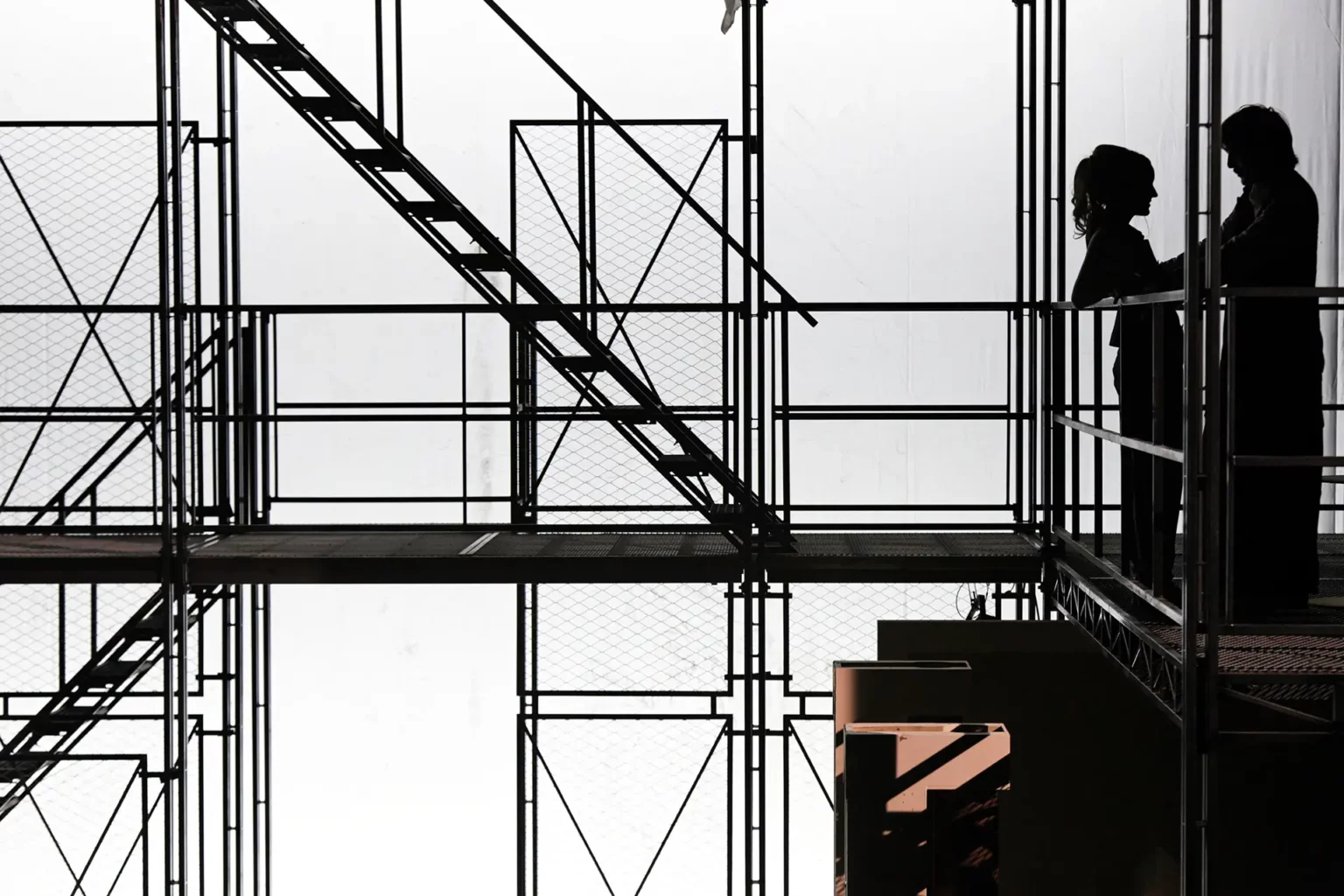 Anaïs Demoustier et Julien Honoré dans ANGELO, TYRAN DE PADOUE de Victor Hugo, mise en scène Christophe Honoré, création au Festival d’Avignon 2009,. Photo Christophe Raynaud de Lage / Festival d’Avignon.