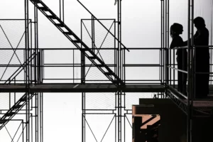 Anaïs Demoustier et Julien Honoré dans ANGELO, TYRAN DE PADOUE de Victor Hugo, mise en scène Christophe Honoré, création au Festival d’Avignon 2009,. Photo Christophe Raynaud de Lage / Festival d’Avignon.