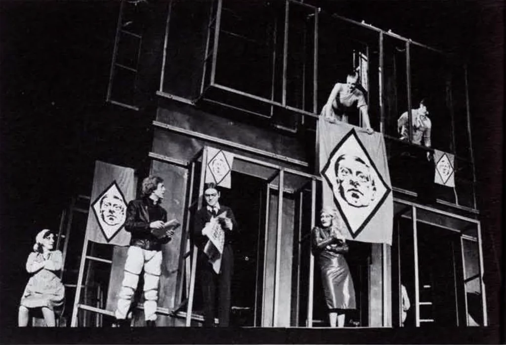 Têtes Rondes, Têtes Pointues de B. Brecht - Mise en scène: Philippe Van Kessel - Scénographie: Jean-Marie Fiévez - Théâtre de l'Atelier rue Sainte Anne - Photo John Vink