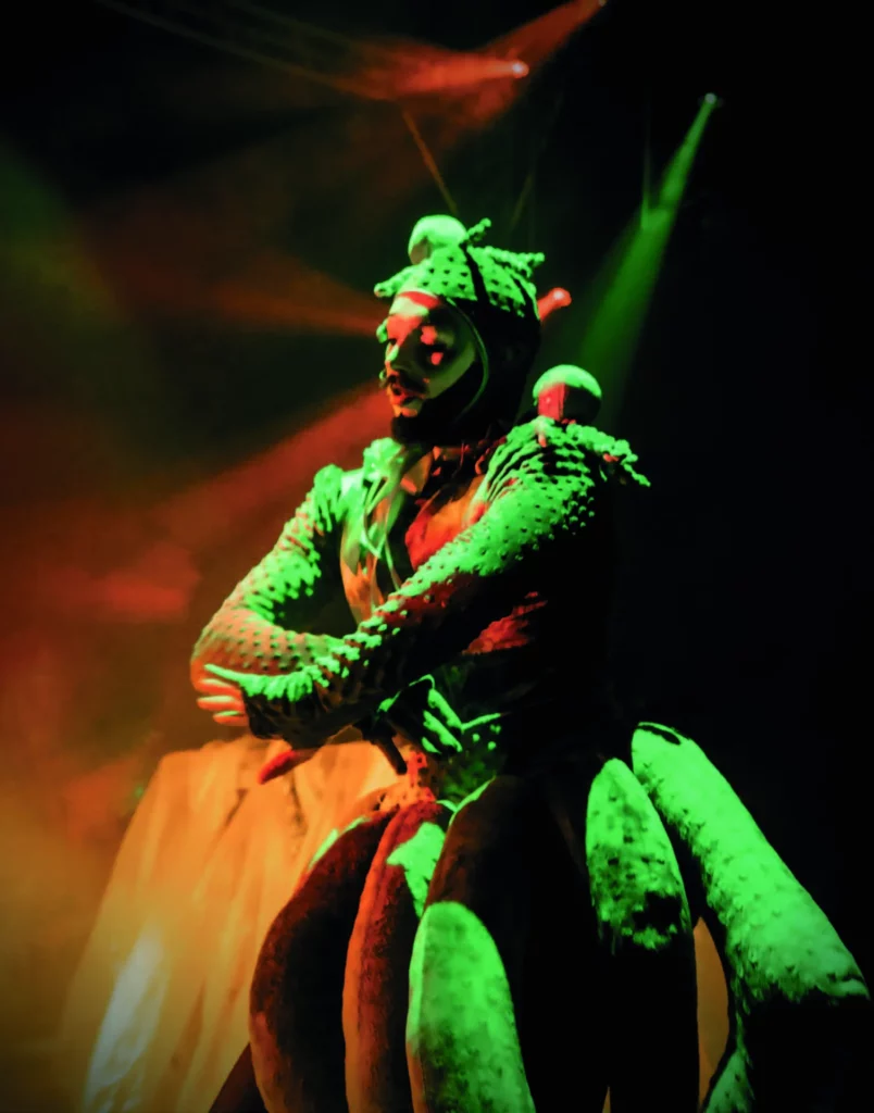 Antoine Linsale alias De La Saboté·e dans QNU (Queer Night Unchained), création 2023. Photo Cassandre Magagnini.