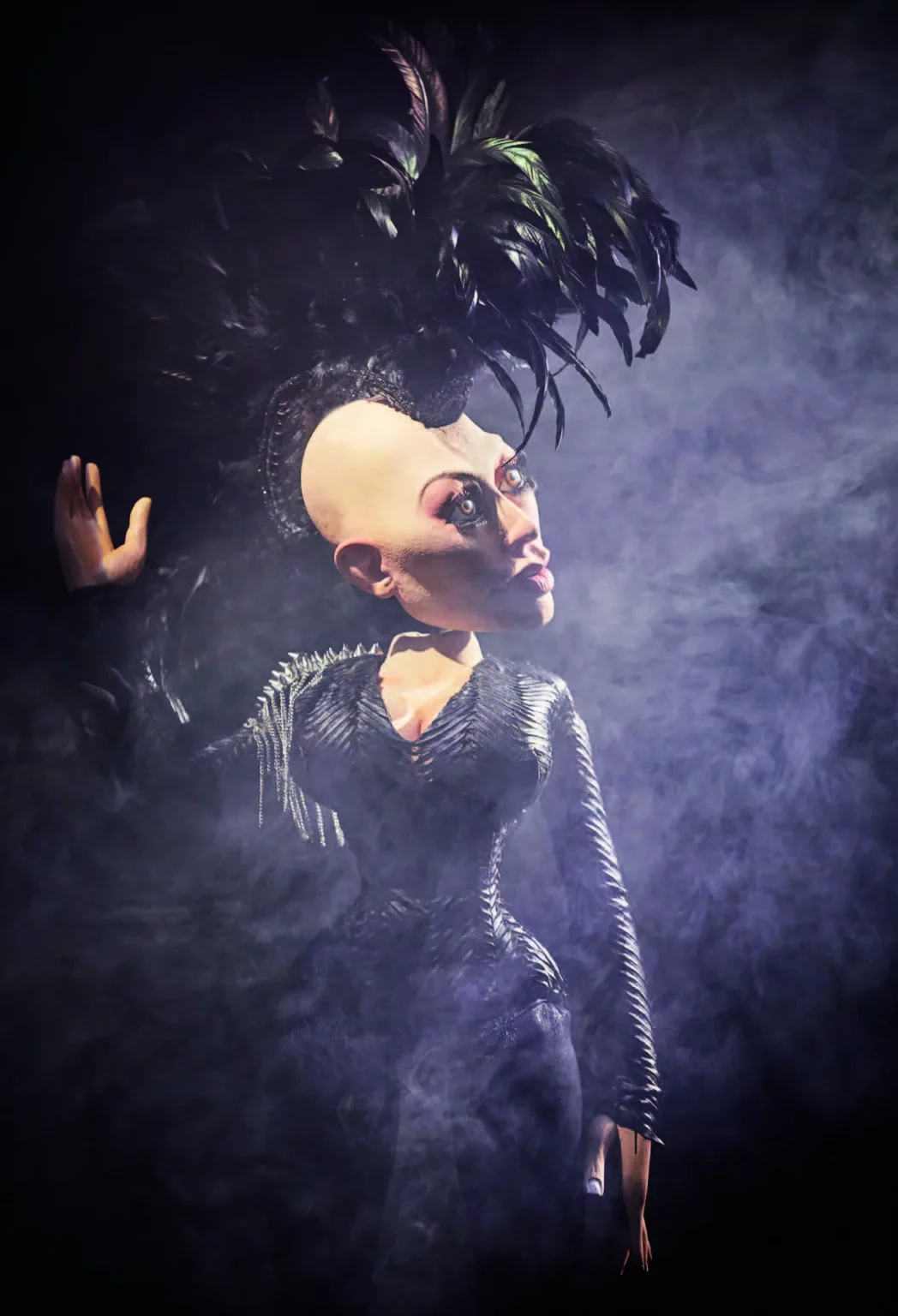 Lucile Beaune et Johanny Bert (manipulation et voix) dans HEN – cabaret dégenré, création de Johanny Bert, Clermont-Ferrand, 2019. Photo Christophe Raynaud-Delage.