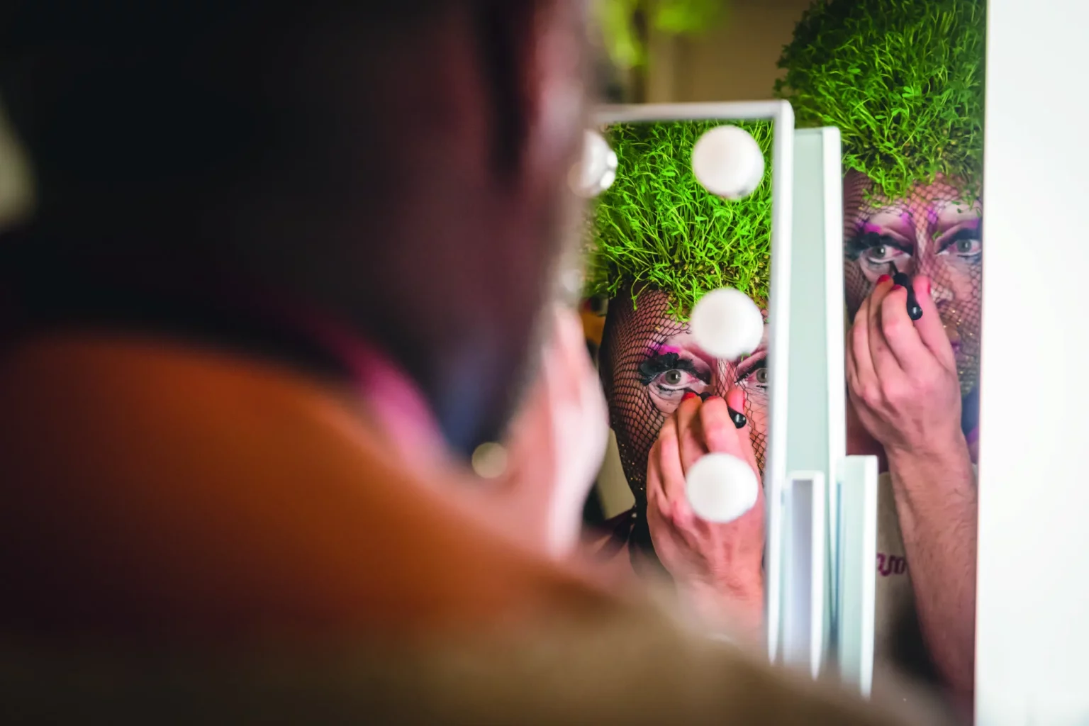 Patachtouille dans Cabaret Patach’ ou la métamorphose des pédoncules, création de Julien Fanthou, Manège-Scène Nationale de Reims, 2023. Photo Vincent VDH.
