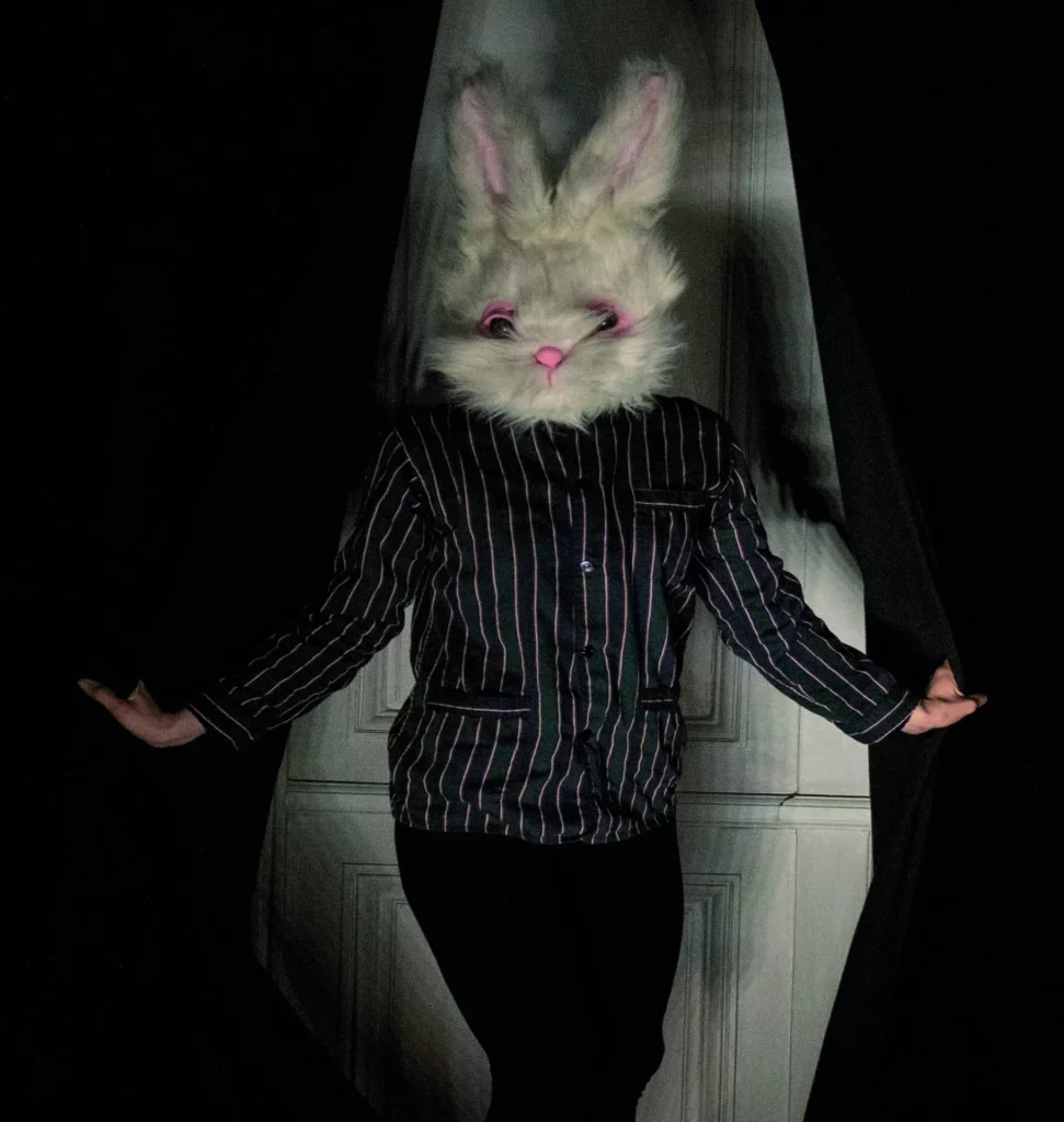 Helena de Laurens dans Cabaret Brouillon, création de Loïc Touzé à Chorège cdcn Falaise Normandie, 2023. Photo Alice Gautier.