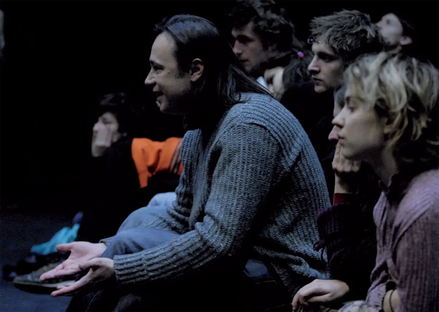 Stéphane Braunschweig avec les étudiants de l’école du TNS, décembre 2007. Photo Élisabeth Carrechio.
