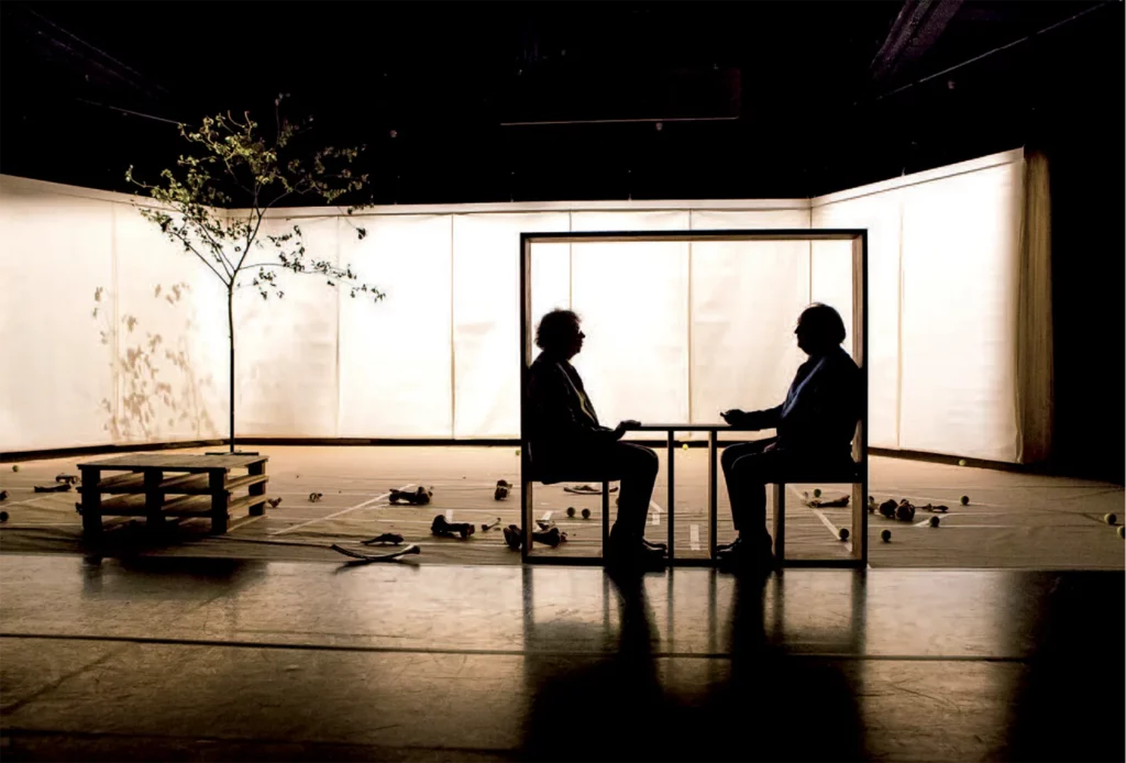 Pierre Sartenaer et Guy Dermul dans IT’S MY LIFE AND I DO WHAT I WANT, KVS & Théâtre Les Tanneurs, février 2014. Photo Danny Willem.