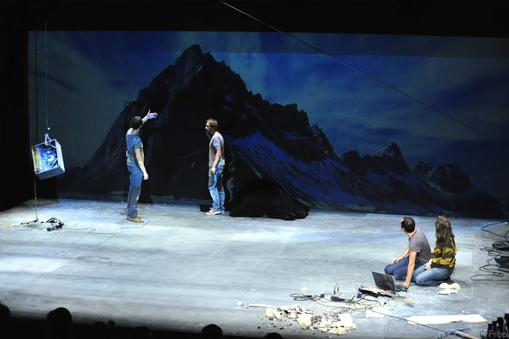 Halory Goerger, Arnaud Boulogne, Antoine Defoort et Ondine Cloez dans GERMINAL d’Antoine Defoort et Halory Goerger, création à la Biennale de la Danse, aux Subsistances, septembre 2012. Photo Alain Rico.